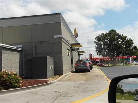 Mcdonalds nashville - McDonald’s remains committed to following the data and science with safety as our top priority. In response to the CDC’s guidance, crew and customers will be required to resume wearing masks inside U.S. restaurants in areas with high or substantial transmission, regardless of vaccination status. 